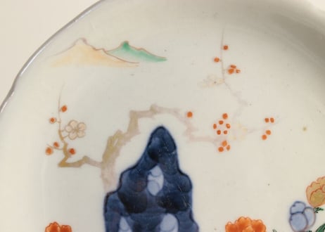 明治前期色絵梅と福寿草図6寸皿 色スレ