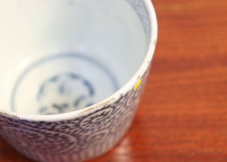 江戸後期染付蛸唐草文猪口 五客組 1ヶ高台ホツ,1ヶノミホツ