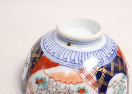 大正～昭和戦前ゴム判色絵牡丹と蝶図蓋茶碗