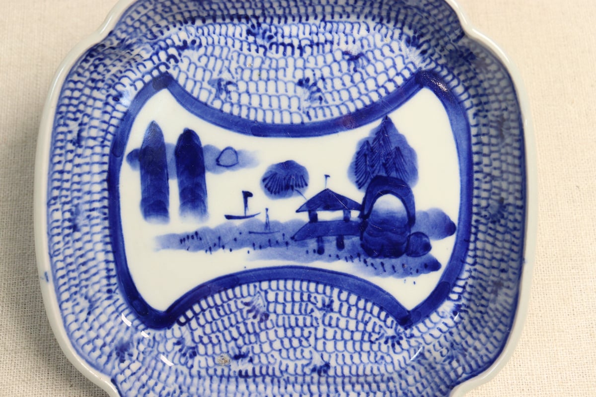 江戸幕末染付山水と微塵唐草図入隅角なます皿②かたつき