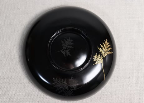 総黒沈金羊歯図吸物椀