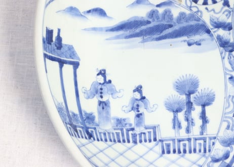 江戸幕末染付牡丹に人物他四方に割絵図大皿(深皿) ノミホツ