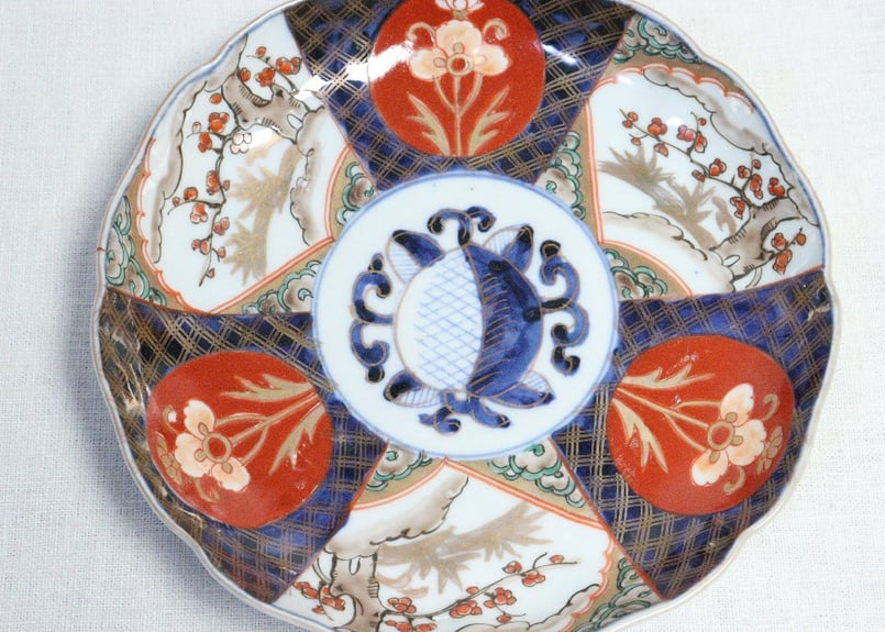 明治前期色絵桃に梅図7寸皿 | 吉祥寺PukuPuku