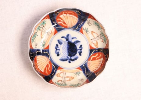 明治前期色絵桃と六方に扇と竹図なます皿　見込み濃いめ