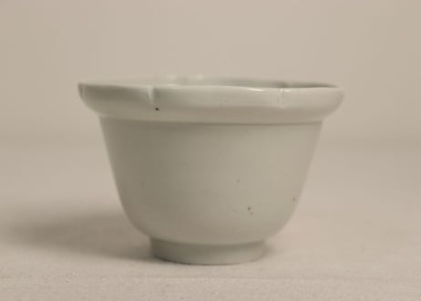 江戸中期柿右衛門白磁輪花縁向付