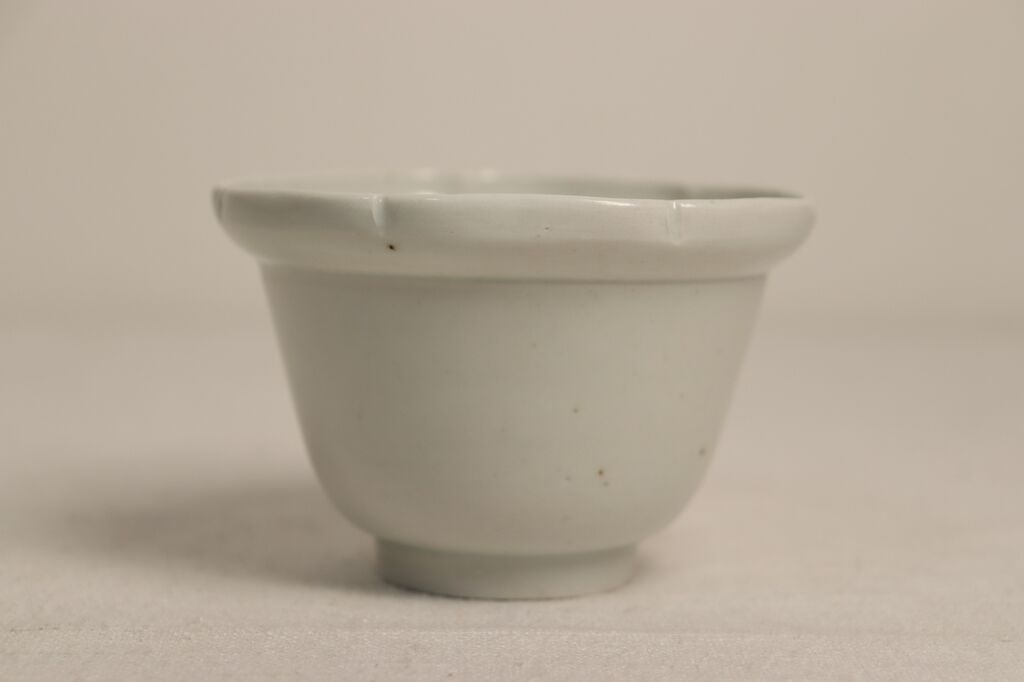 江戸中期柿右衛門白磁輪花縁向付 | 吉祥寺PukuPuku