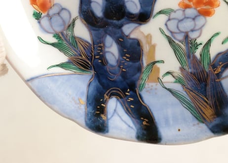 明治前期色絵梅と福寿草図6寸皿 色スレ