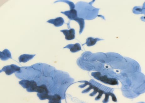 江戸後期染付獅子と牡丹図７寸皿②かたつき