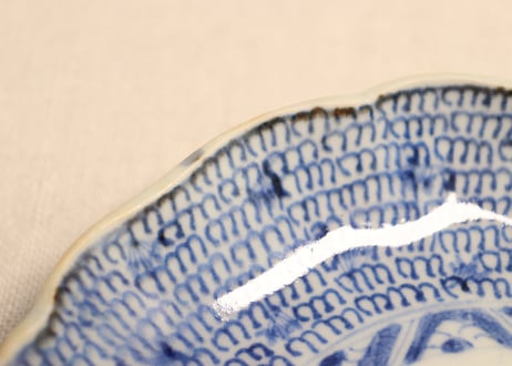 江戸幕末染付微塵唐草図6寸皿④　ノミホツ,少甘手,かたつき