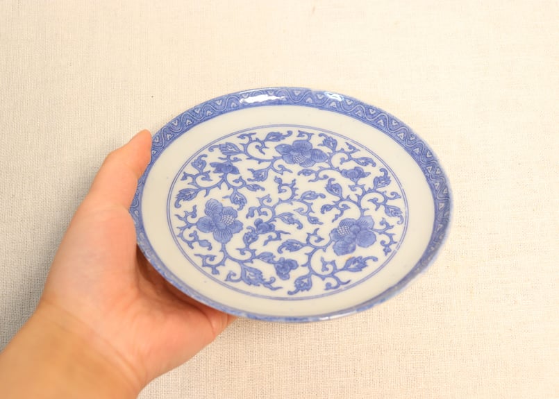 明治後期～大正銅判花と唐草図5寸皿 | 吉祥寺PukuPuku