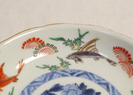 明治前期大聖寺焼色絵魚図小皿〈大聖寺の古伊万里写し〉