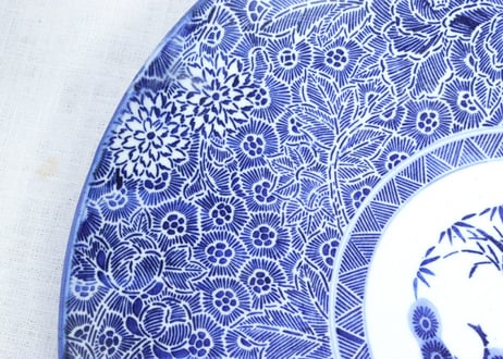 明治前期紙刷微塵唐草図尺皿　少甘手,ややかたつき