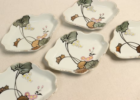 明治後期~大正色絵つわぶき図菱型皿②少かたつき