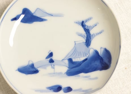 昭和戦前染付山水人物図半月型小皿 個体差多め
