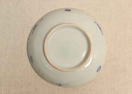 明治前期色絵陰刻麻の葉と桜図小皿②　窯傷