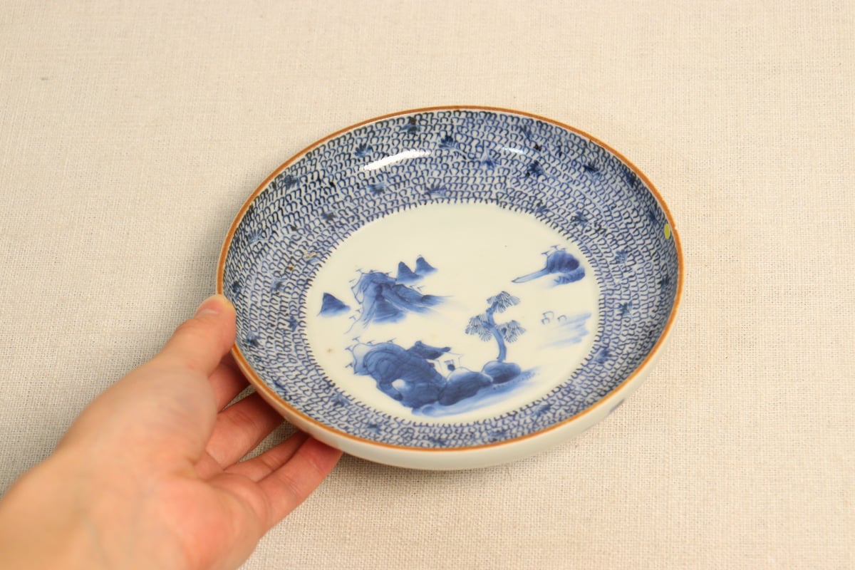 染付 小皿 5枚 美品 山水 江戸 歪み 幾何学 唐草 銘 江戸幕末染付山水に微塵唐草図5寸皿④ノミホツ | 吉祥寺PukuPuku