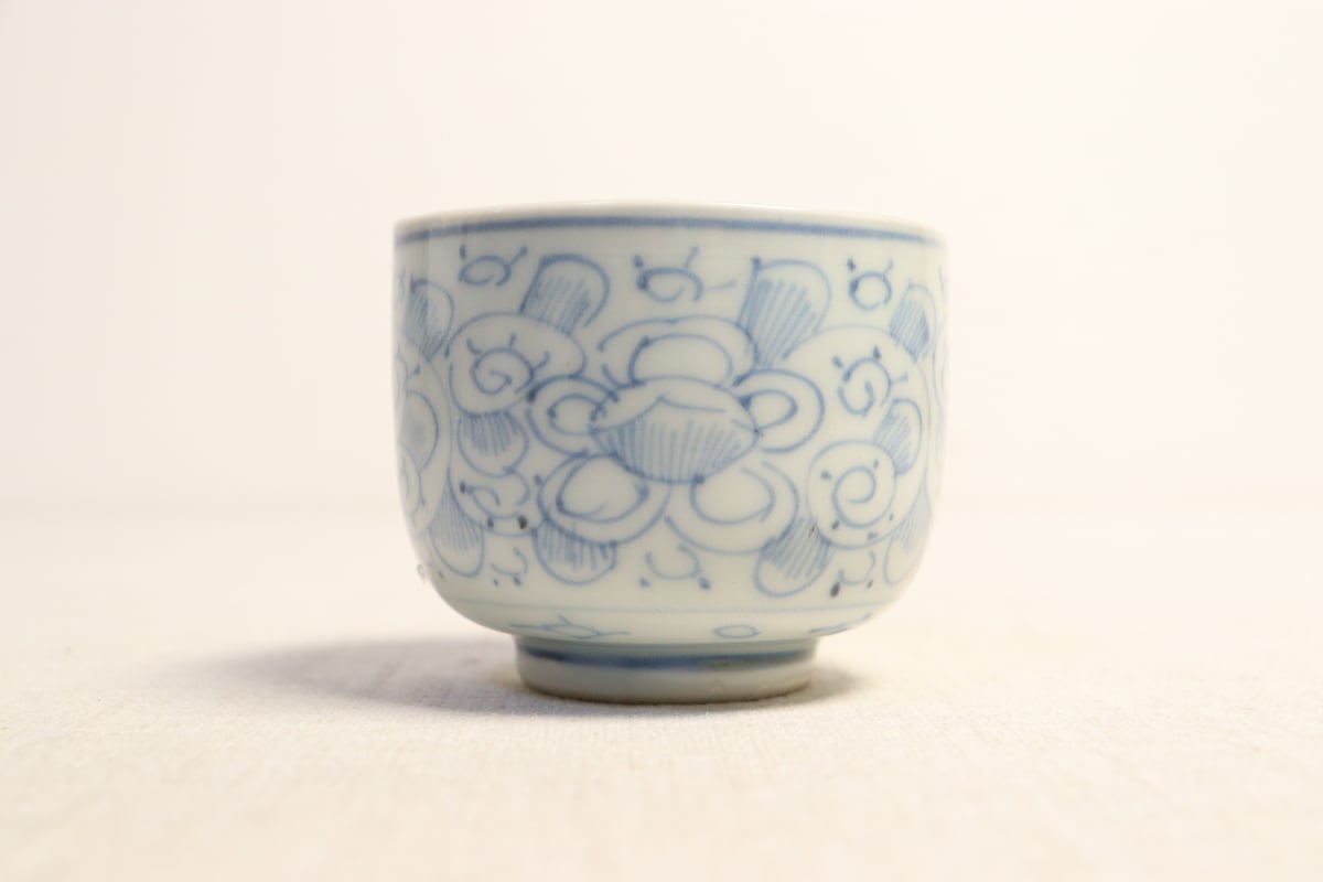 明治前期染付牡丹と唐草図ころ茶碗 ムシクイ | 吉祥寺PukuPuku