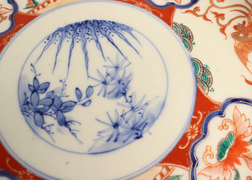 明治期　横浜焼 色絵金彩 鴉　風景図皿　皿　細密画 明治期 横浜焼 色絵金彩 鴉 風景図皿 皿 細密画