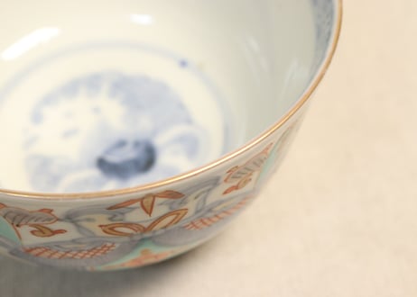 明治前期色絵竹梅と桐図通り物飯茶碗②黒点