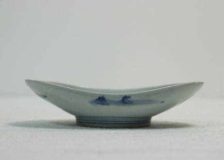 江戸中期色絵山水図舟形皿 小ホツ