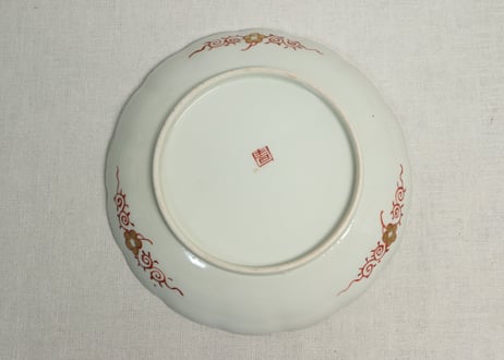 明治前期色絵三方菊図通り物7寸皿②文字小,蝶黄色