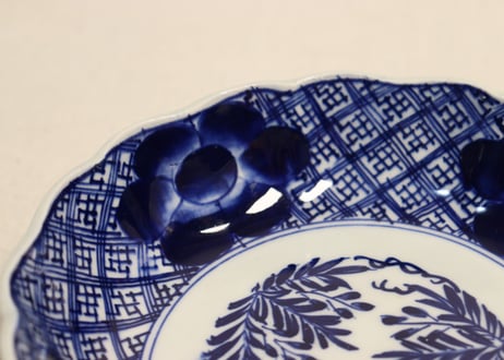 明治前期染付藤と牡丹図なます皿②見込み違い
