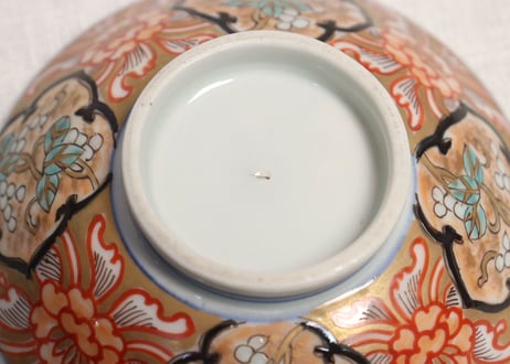 明治前期色絵牡丹と山葡萄図蓋茶碗