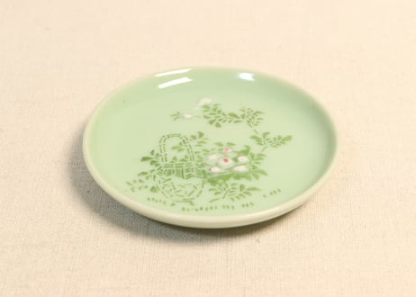 明治前期青磁紙刷花籠図小皿