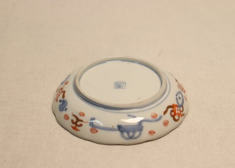 明治前期色絵桃に山水と鳥籠図通り物小皿②