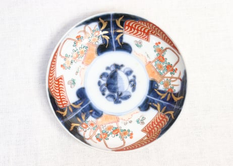 明治前期色絵桃と三方に菊花籠図小皿