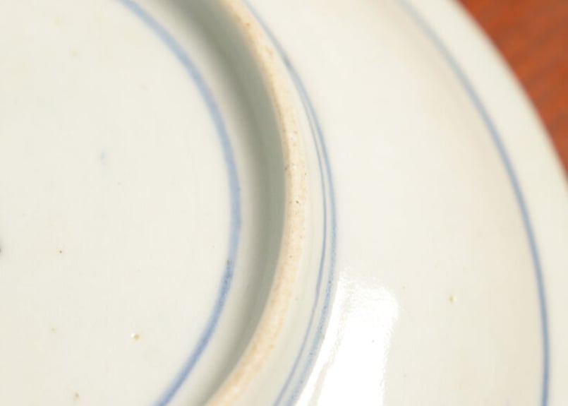 江戸中期　藍九谷　龍陽刻染付草花図中皿　直径20.6㎝本Y5-0417☆トトコサ 江戸中期 藍九谷 龍陽刻染付草花図中皿 直径20.6㎝本Y5-0417