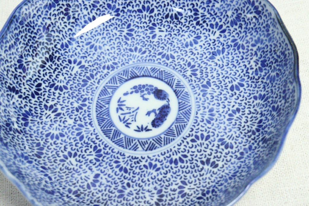 小皿 豆皿 染付 猪口 3枚 草文様 変形唐草文様 明治 大正 昭和初期 小皿 豆皿 染付 猪口 3枚 草文様 変形唐草文様 明治 大正 昭和
