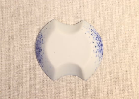 明治後期~大正吹き墨分銅型小皿②　薄め
