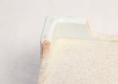 大正白磁煙草盆灰吹付 足にホツ,がたつき