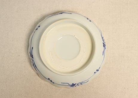 明治前期染付四方に花と唐草図なます皿①濃いめ　個体差有り