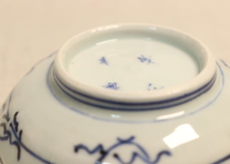 江戸幕末染付微塵唐草図小皿①　ノミホツ