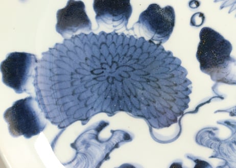 江戸後期染付流水に菊図9寸皿①少かたつき