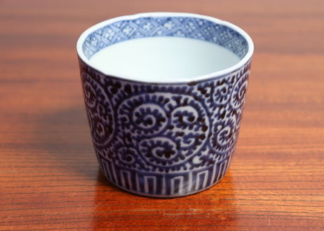 江戸後期染付蛸唐草文猪口③　直し,ややかたつき