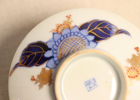 明治前期赤絵金彩草花図蒸茶碗