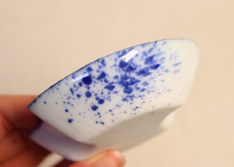 大正~昭和戦前吹き墨分銅型小皿①　濃いめ