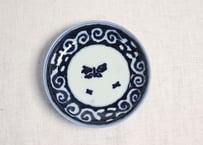 明治前期染付蝶と牡丹と唐草図小皿