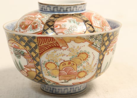 明治前期色絵桃に山水と鳥籠図通り物飯茶碗
