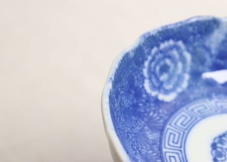 明治後期～大正銅判牡丹唐草図なます皿 (柄違い) がたつき,やや大ぶり