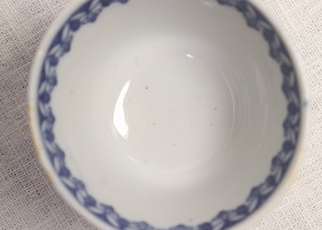明治後期～大正銅判牡丹唐草図向付 窯傷