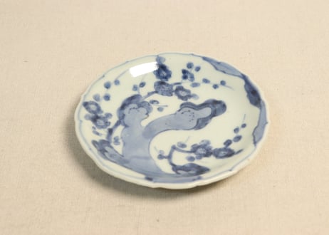 江戸中期染付岩に梅図小皿②　ノミホツ