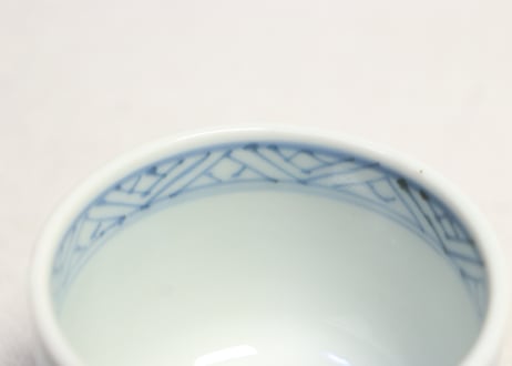 明治前期染付牡丹と唐草図ころ茶碗　ムシクイ