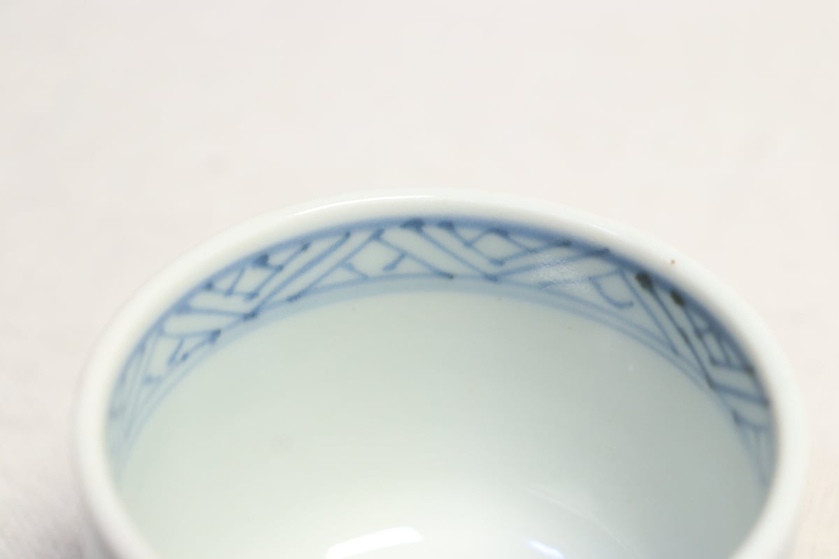 明治前期染付牡丹と唐草図ころ茶碗 ムシクイ | 吉祥寺PukuPuku