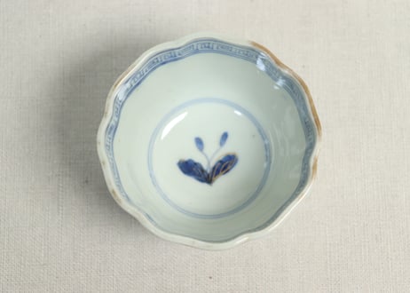 江戸幕末赤絵染付秋海棠と蝶図通り物向付