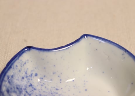 明治後期~大正吹き墨分銅型小皿②　薄め