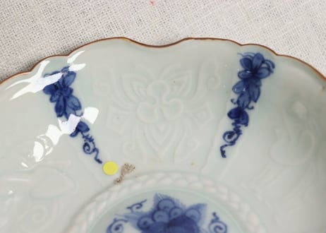 明治前期陽刻魚と水草図なます皿 フリモノ,ノミホツ